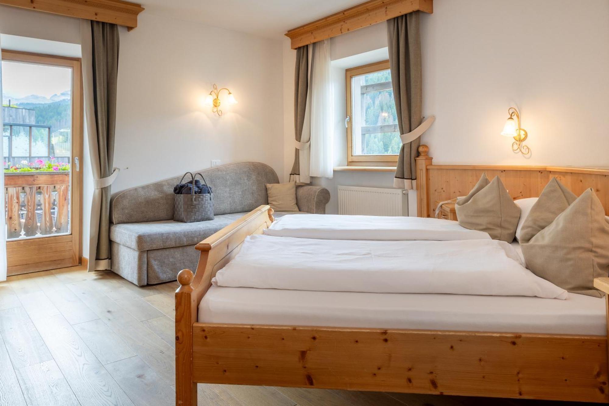 Luech Da Pcei Hotel San Cassiano  Ngoại thất bức ảnh
