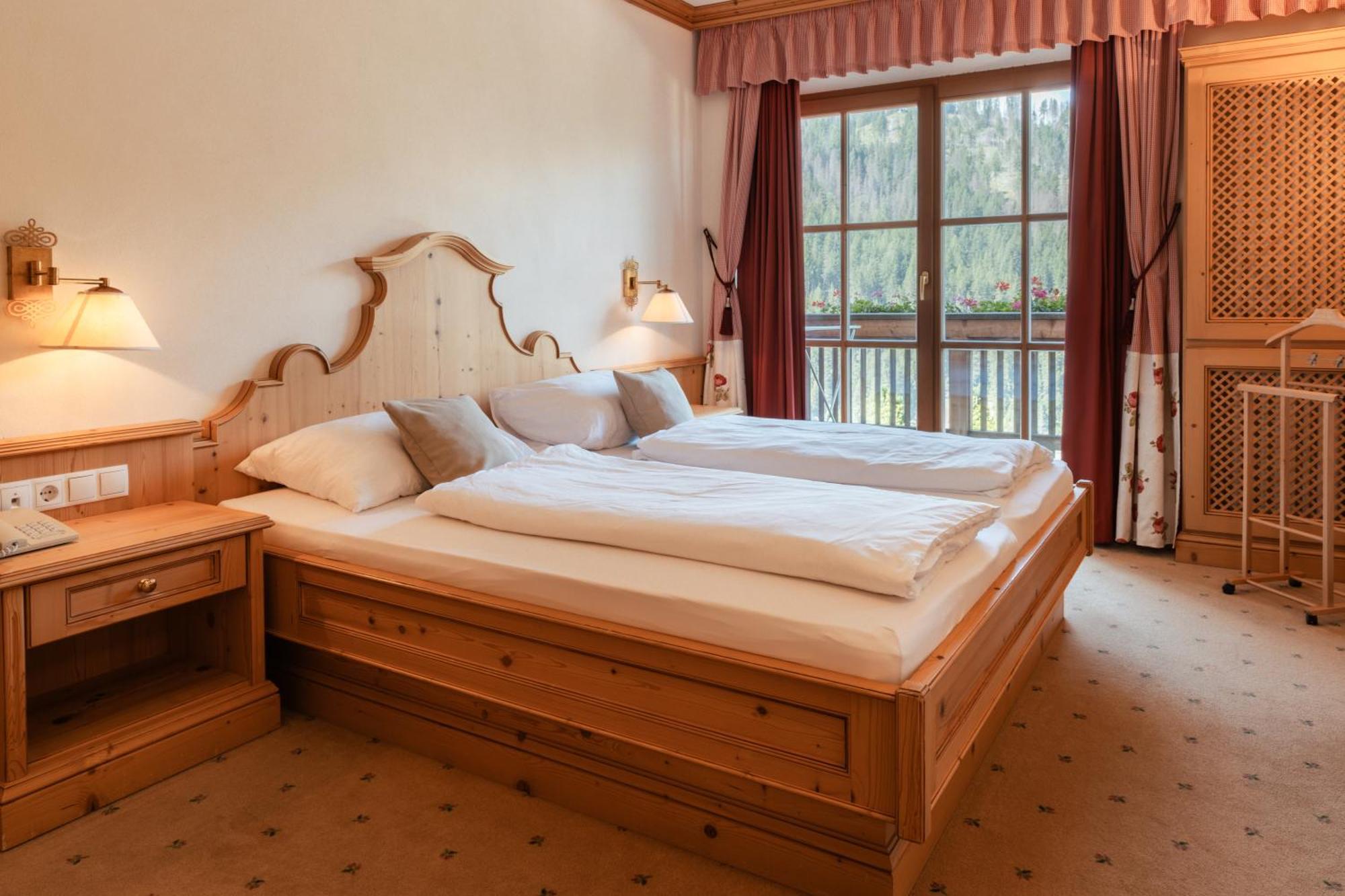 Luech Da Pcei Hotel San Cassiano  Ngoại thất bức ảnh