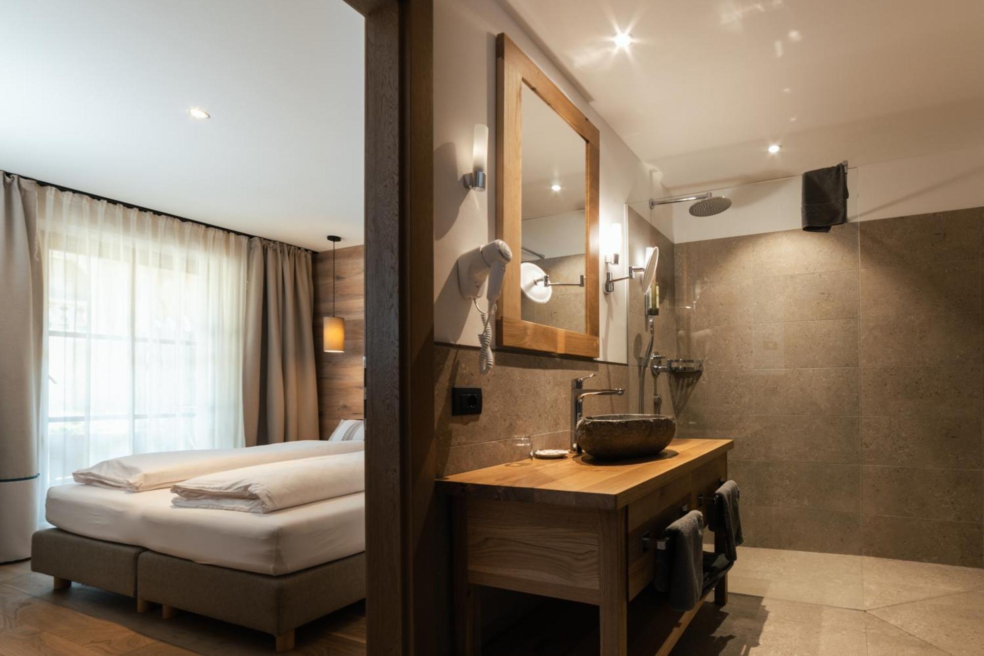 Luech Da Pcei Hotel San Cassiano  Ngoại thất bức ảnh